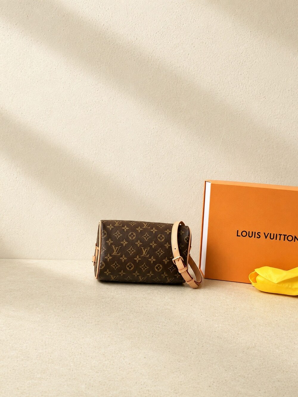 Louis Vuitton Speedy Bandouliere Handbag with Monogram Canvas and Gold Hardware - Picture 4 of 9